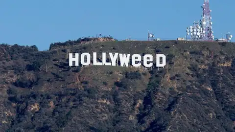El cartel de Hollywood, cambiado a Hollyweed El cartel de Hollywood, cambiado a Hollyweed