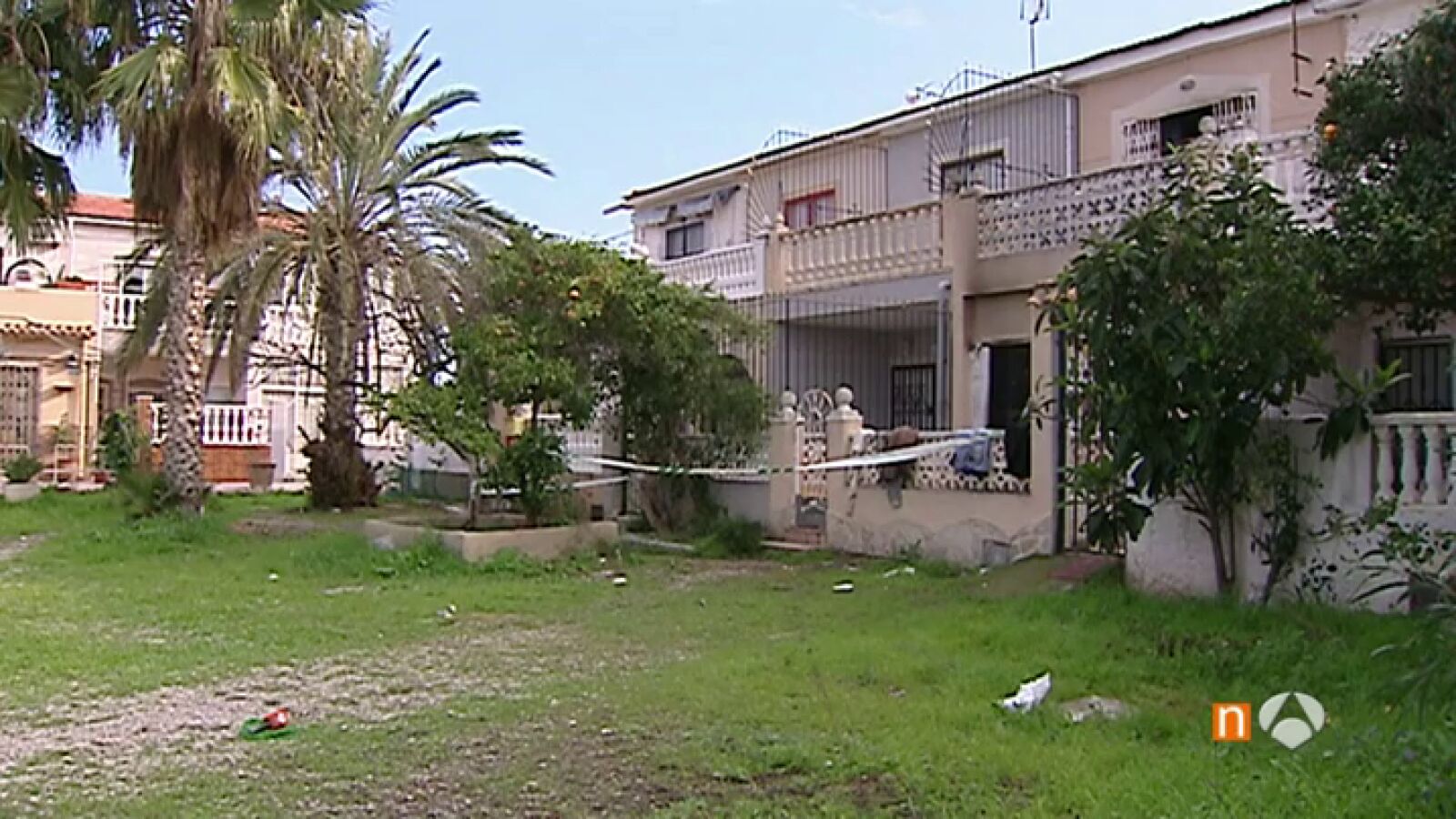 Mueren dos personas en el incendio de una vivienda en Torrevieja que pudo ser provocado por iluminarse con velas