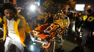 Al menos 39 muertos y 69 heridos en un atentado en una discoteca de Estambul