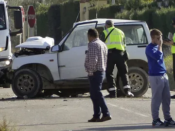 Un fallecido y un herido al colisionar un vehículo en Marchena (Sevilla) Un fallecido y un herido al colisionar un vehículo en Marchena (Sevilla)