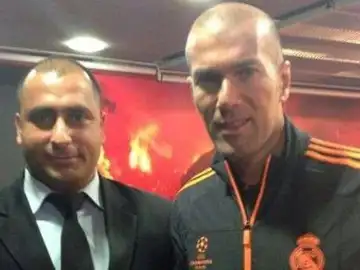 Fatih Çakmak, junto a Zidane, en la visita del Madrid a Estambul en septiembre de 2013 Fatih Çakmak, junto a Zidane, en la visita del Madrid a Estambul en septiembre de 2013