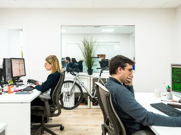 Trabajadores en la oficina Trabajadores en la oficina