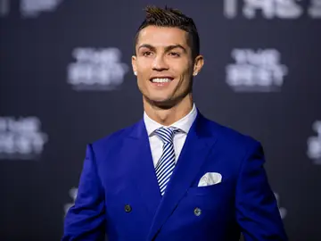 Cristiano Ronaldo posando en los premios 'The Best' Cristiano Ronaldo posando en los premios 'The Best'