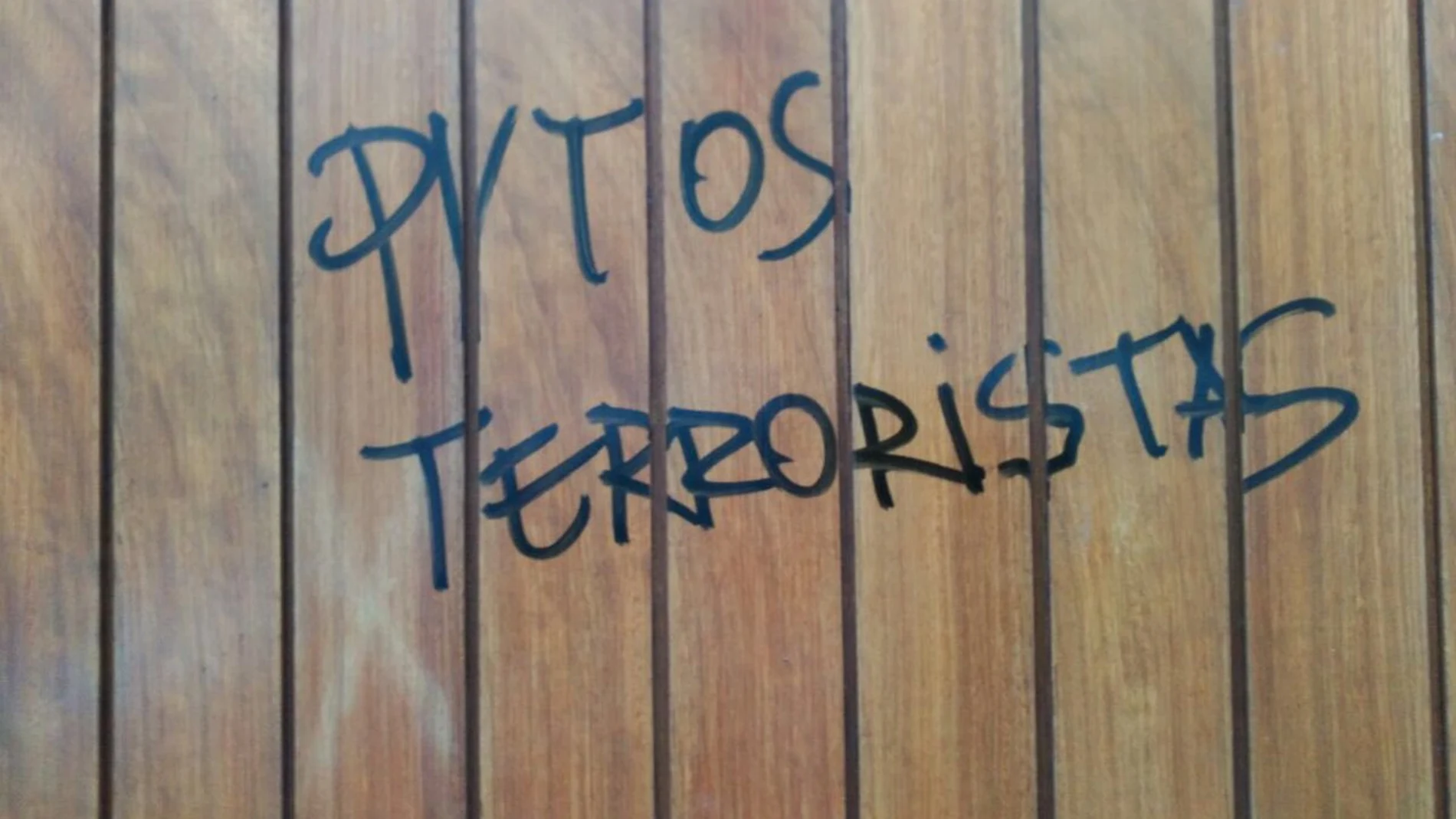 Pintada en la sede de Podemos en Vitoria Pintada en la sede de Podemos en Vitoria