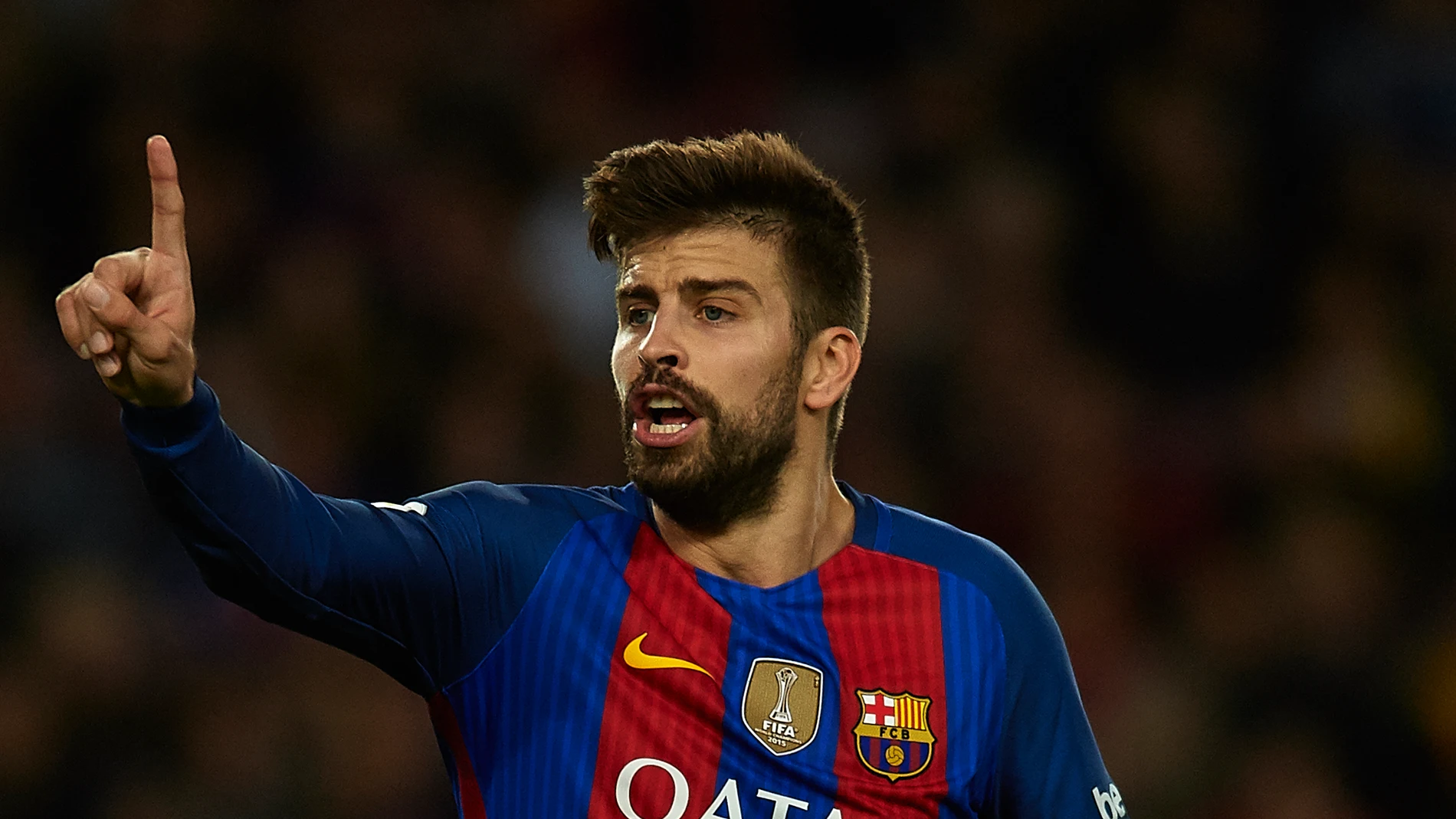 Gerard Piqué protesta una acción en un partido con el Barça Gerard Piqué protesta una acción en un partido con el Barça