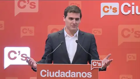 Frame 7.328116 de: Rivera reconoce que no tiene escaños para monopolizar las negociaciones con el gobierno Frame 7.328116 de: Rivera reconoce que no tiene escaños para monopolizar las negociaciones con el gobierno