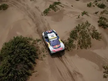 Peterhansel durante la etapa del Dakar Peterhansel durante la etapa del Dakar
