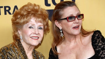 Debbie Reynolds y su hija Carrie Fisher Debbie Reynolds y su hija Carrie Fisher