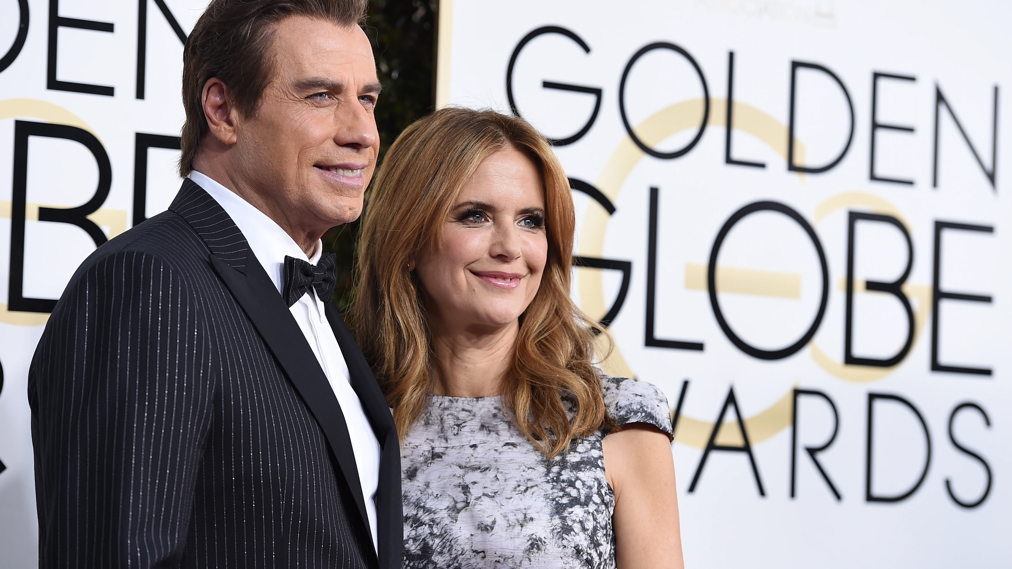 John Travolta y Kelly Preston ALFOMBRA ROJA GLOBOS DE ORO 2017