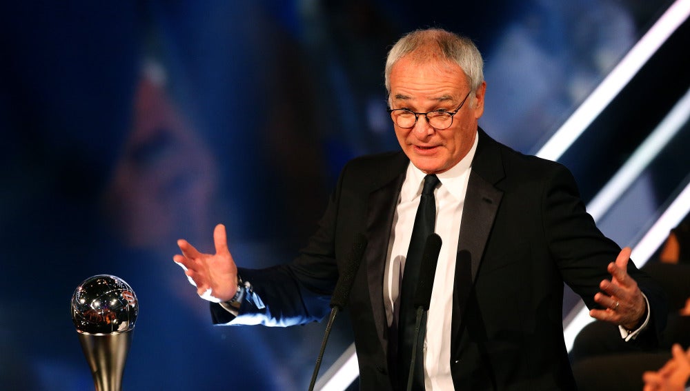 Ranieri hablando tras recibir el premio 'The Best' al 'Mejor Entrenador de la FIFA'