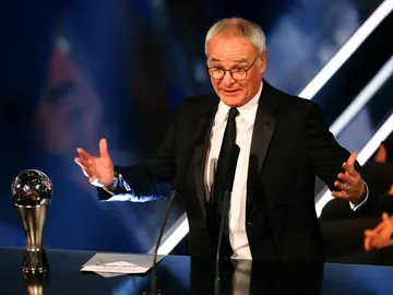 Ranieri hablando tras recibir el premio 'The Best' al 'Mejor Entrenador de la FIFA' Ranieri hablando tras recibir el premio 'The Best' al 'Mejor Entrenador de la FIFA'
