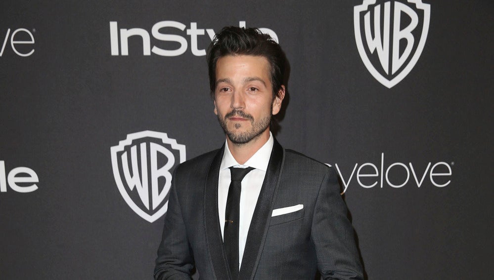 Diego Luna en la fiesta de InStyle