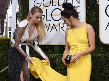 Shopie Turner y Maisie Williams Shopie Turner y Maisie Williams