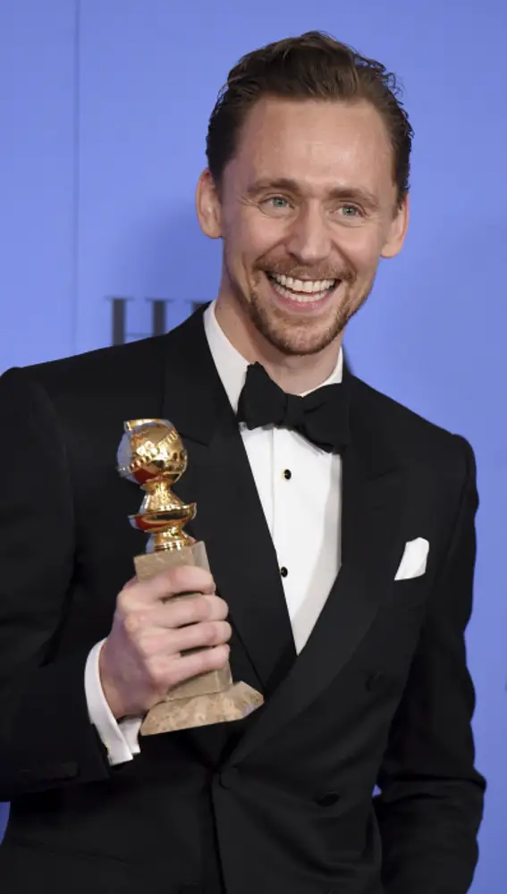 Tom Hiddleston en los Globos de Oro 2017