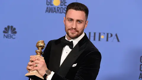 Aaron Taylor-Johnson con su Globo de Oro Aaron Taylor-Johnson con su Globo de Oro
