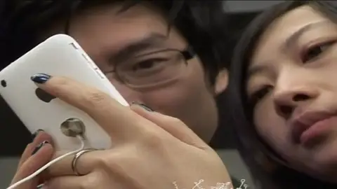 Frame 73.48026 de: Diez años del iPhone, el móvil que nació con el objetivo de "hacer historia" Frame 73.48026 de: Diez años del iPhone, el móvil que nació con el objetivo de "hacer historia"