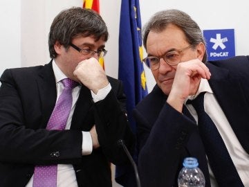 Carles Puigdemont junto a Artur Mas