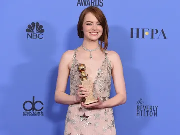 Emma Stone con su Globo de Oro Emma Stone con su Globo de Oro