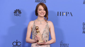 Emma Stone con su Globo de Oro