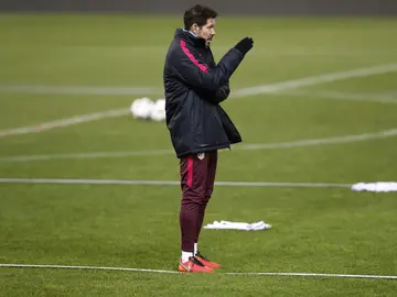 Simeone durante el entrenamiento Simeone durante el entrenamiento