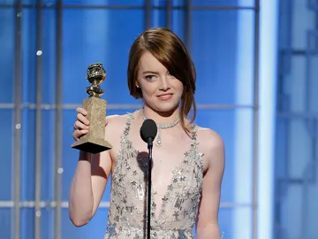 Emma Stone con su Globo de Oro Emma Stone con su Globo de Oro