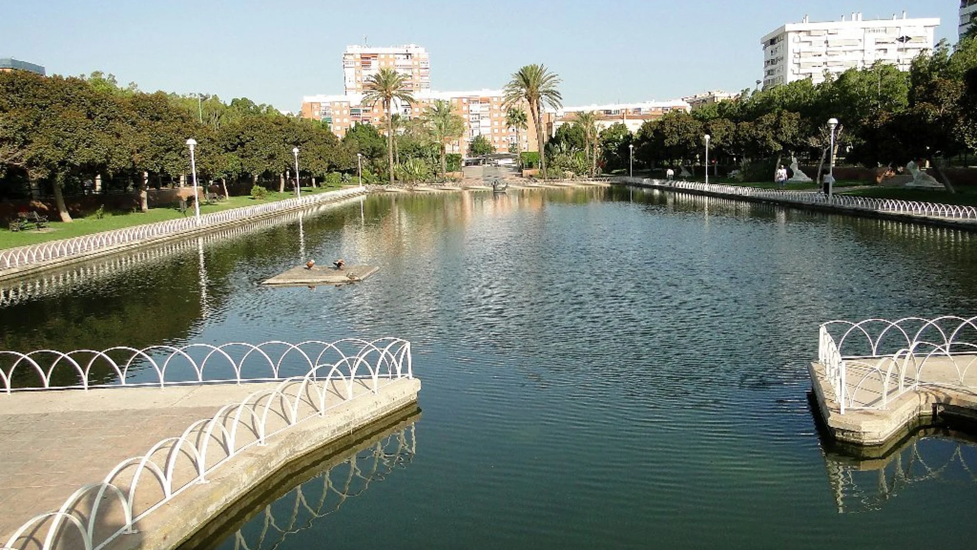 Lago del parque del Oeste de Málaga Lago del parque del Oeste de Málaga