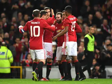 Juan Mata celebra su gol con sus compañeros Juan Mata celebra su gol con sus compañeros
