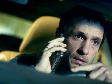 Una corazonada transporta a Álex a la casa de sus visiones Una corazonada transporta a Álex a la casa de sus visiones