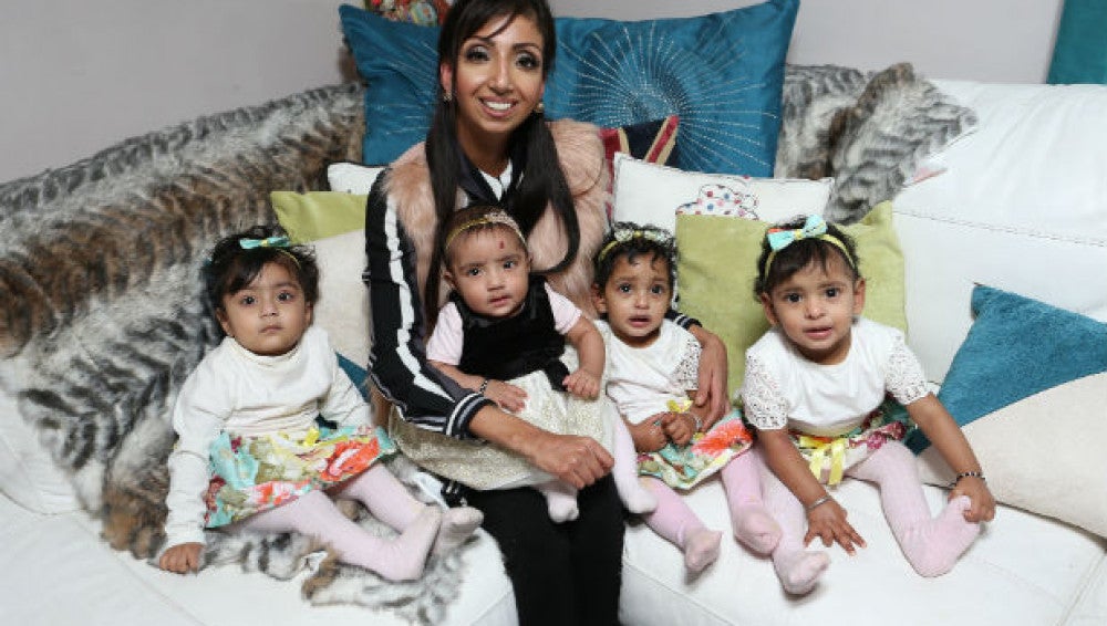 Lytina Kaur y sus cautro hijas