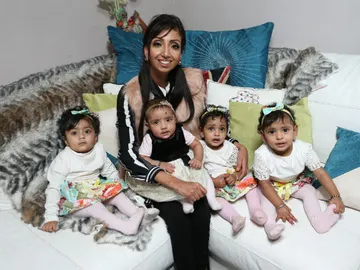 Lytina Kaur y sus cautro hijas Lytina Kaur y sus cautro hijas