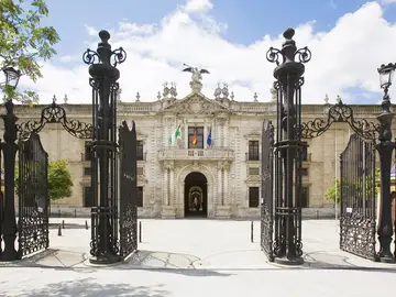 Fachada de la Universidad de Sevilla Fachada de la Universidad de Sevilla