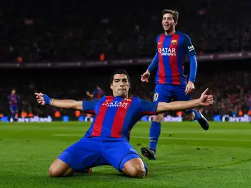 Luis Suárez, celebra su gol 100 con el Barcelona Luis Suárez, celebra su gol 100 con el Barcelona