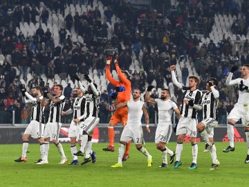 Los jugadores de la Juventus celebrando la victoria