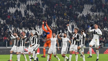 Los jugadores de la Juventus celebrando la victoria