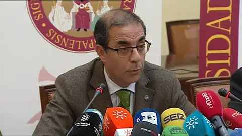 Frame 11.80328 de: El Rector de la Universidad de Sevilla resalta que la denuncia al catedrático condenado por abusos partió del centro Frame 11.80328 de: El Rector de la Universidad de Sevilla resalta que la denuncia al catedrático condenado por abusos partió del centro