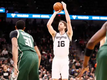 Pau Gasol tira a canasta en un partido con los Spurs Pau Gasol tira a canasta en un partido con los Spurs