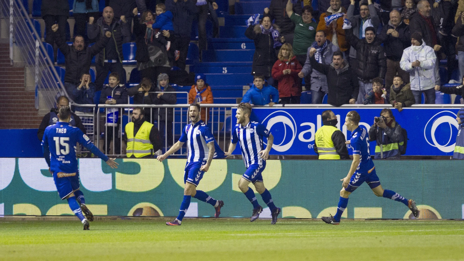 Edgar celebra su gol ante el Deportivo Edgar celebra su gol ante el Deportivo