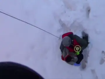 Frame 17.229618 de: Rescate aéreo al quedar atrapados por la nieve en la isla griega de Skopelos Frame 17.229618 de: Rescate aéreo al quedar atrapados por la nieve en la isla griega de Skopelos