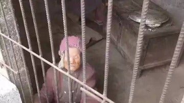 La anciana encerrada en el calabozo