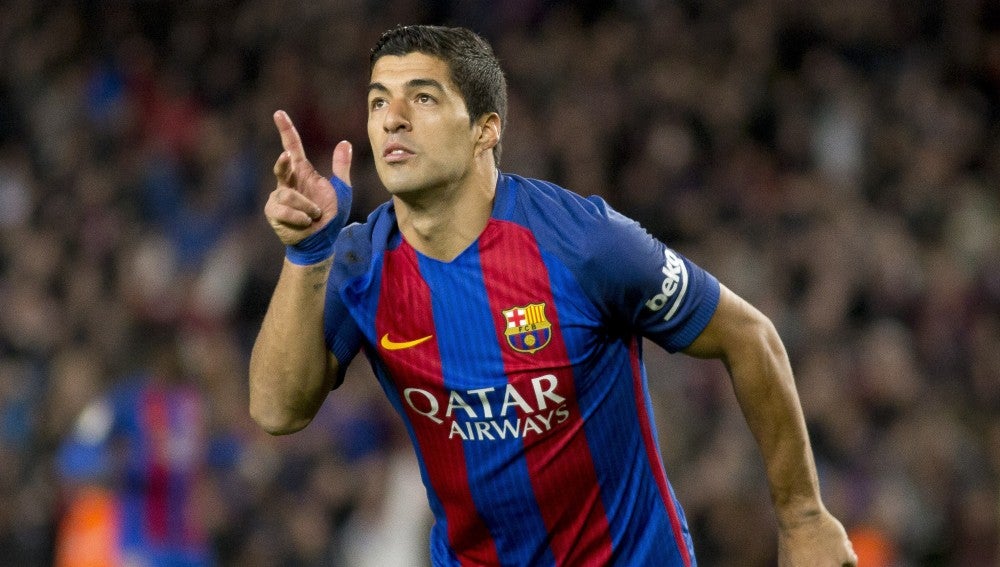Luis Suárez celebra un gol con el Barcelona