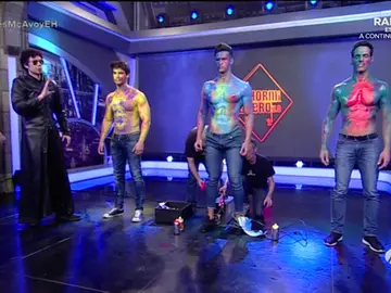 Frame 148.125555 de: El hombre de Negro, capaz de cambiar la personalidad de cualquier ser humano Frame 148.125555 de: El hombre de Negro, capaz de cambiar la personalidad de cualquier ser humano