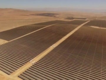 Frame 9.933333 de: Google en Chile será 100% solar en 2017al apostar por la planta fotovoltáica más grande de Latinoamérica