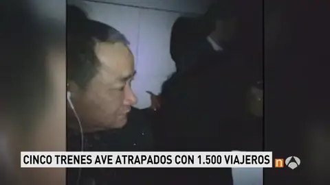 Frame 25.393333 de: Unos 1.500 pasajeros atrapados en varios trenes detendios en Albacete por las intensas nevadas Frame 25.393333 de: Unos 1.500 pasajeros atrapados en varios trenes detendios en Albacete por las intensas nevadas