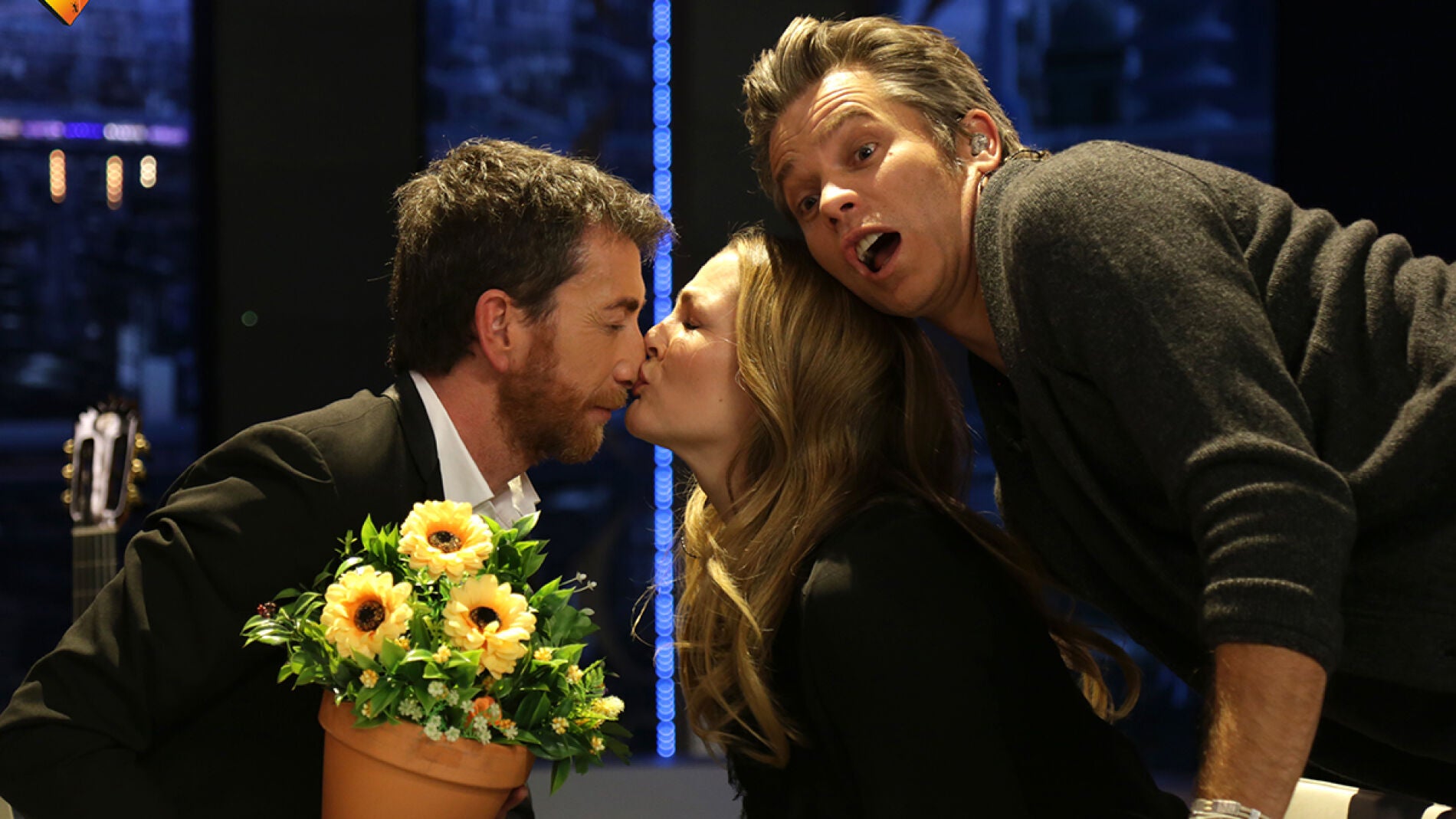 Pablo Motos recrea una de las escenas m&aacute;s famosas de ET junto a Drew Barrymore