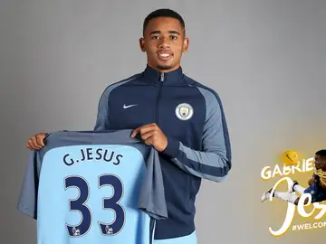 Gabriel Jesús posa con la camiseta del Manchester City Gabriel Jesús posa con la camiseta del Manchester City