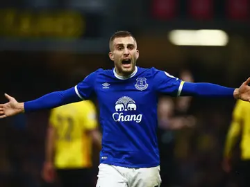 Gerard Deulofeu protesta una acción en un partido con el Everton Gerard Deulofeu protesta una acción en un partido con el Everton