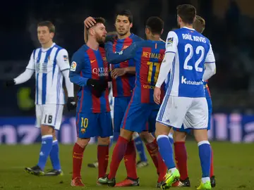 Los jugadores del Barcelona celebran el gol de Neymar contra la Real Sociedad Los jugadores del Barcelona celebran el gol de Neymar contra la Real Sociedad