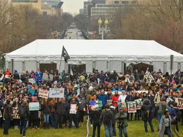 Manifestantes antes de la investidura de Trump Manifestantes antes de la investidura de Trump