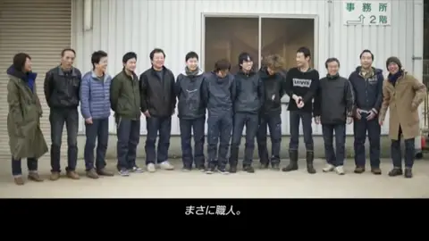Frame 45.656385 de: Pantalones vaqueros usados por trabajadores durante un año a 400 euros Frame 45.656385 de: Pantalones vaqueros usados por trabajadores durante un año a 400 euros