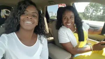 Kamiyah Mobley con la que creía que era su madre, Gloria Williams Kamiyah Mobley con la que creía que era su madre, Gloria Williams